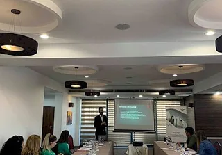 TRAJNIMI NJË DITOR 'PROMOCIONI DHE MENAXHIMI I MARKETINGUT' ME TRAJNER DIELL GRAZHDANI