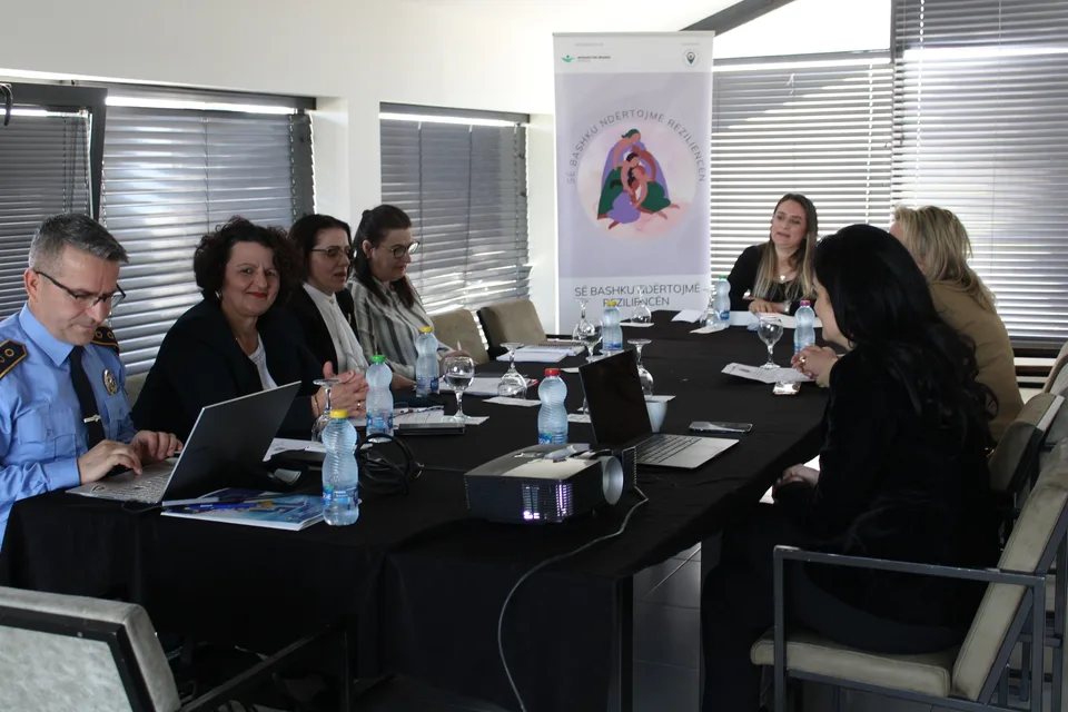 Punëtori Tre-ditore në Drenas për Përgatitjen e Planeve të Mitigimit kundër Dhunës me Bazë Gjinore në Kuadër të Projektit “Together Building Resilience”
