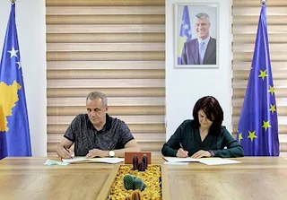 NË KUADËR TË PROJEKTIT I-SEE, KW4W NËNSHKROI MARRËVESHJEN E MIRËKUPTIMIT ME KOMUNËN E SHTIMES PËR BASHKËPUNIM
