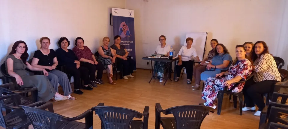 Vazhdon cikli i trajnimeve për fuqizim social në fshatin Rahovicë të komunës së Ferizajt