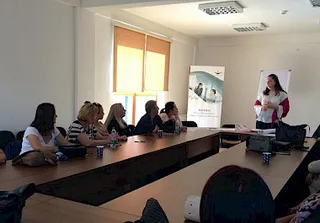 KW4W SË BASHKU ME NJË NUMËR TË GRAVE NGA KOMUNA E FERIZAJIT PUNUAN PLANET E AVOKIMIT PËR ÇËSHTJET QË I BRENGOSIN ATO DHE I PERZGJEDHËN GJASHTË GRA SI AGJENTE TË NDRYSHIMIT QË DO TË VAZHDOJNË ME ZBATIMIN E DISA PREJ KËTYRE PLANEVE