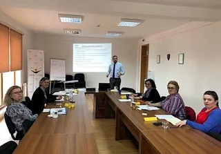 TRAJNIMI "PJESËMARRJA E GRAVE NË VENDIMMARRJE DHE AVOKIM"