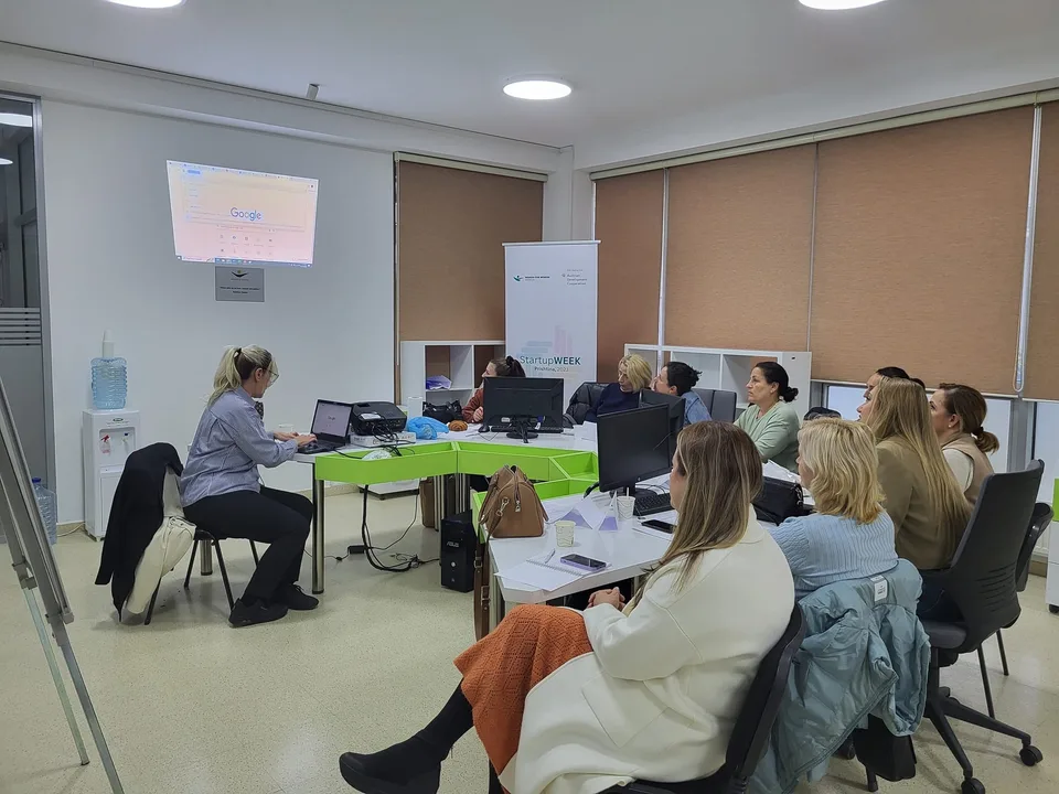 Zhvillohet dita e dytë e trajnimit profesional në marketing digjital për startupet fituese në kuadër të projektit të financuar nga ADA