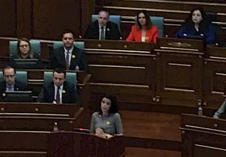 VASFIJE KRASNIQI GOODMAN NË SEANCEN SPECIALE TË PARLAMENTIT TË KOSOVES PËR TË MBIJETUARAT E DHUNES SEKSUALE GJATË LUFTES