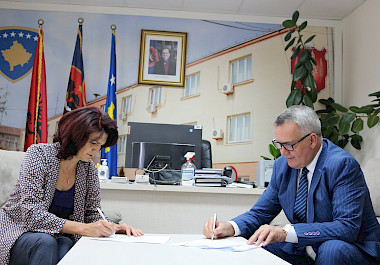 NË KUADËR TË PROJEKTIT “I SEE” K-W4W NËNSHKRUAN MARRËVESHJEN E MIRËKUPTIMIT ME KOMUNËN E LIPJANIT PËR BASHKËPUNIM