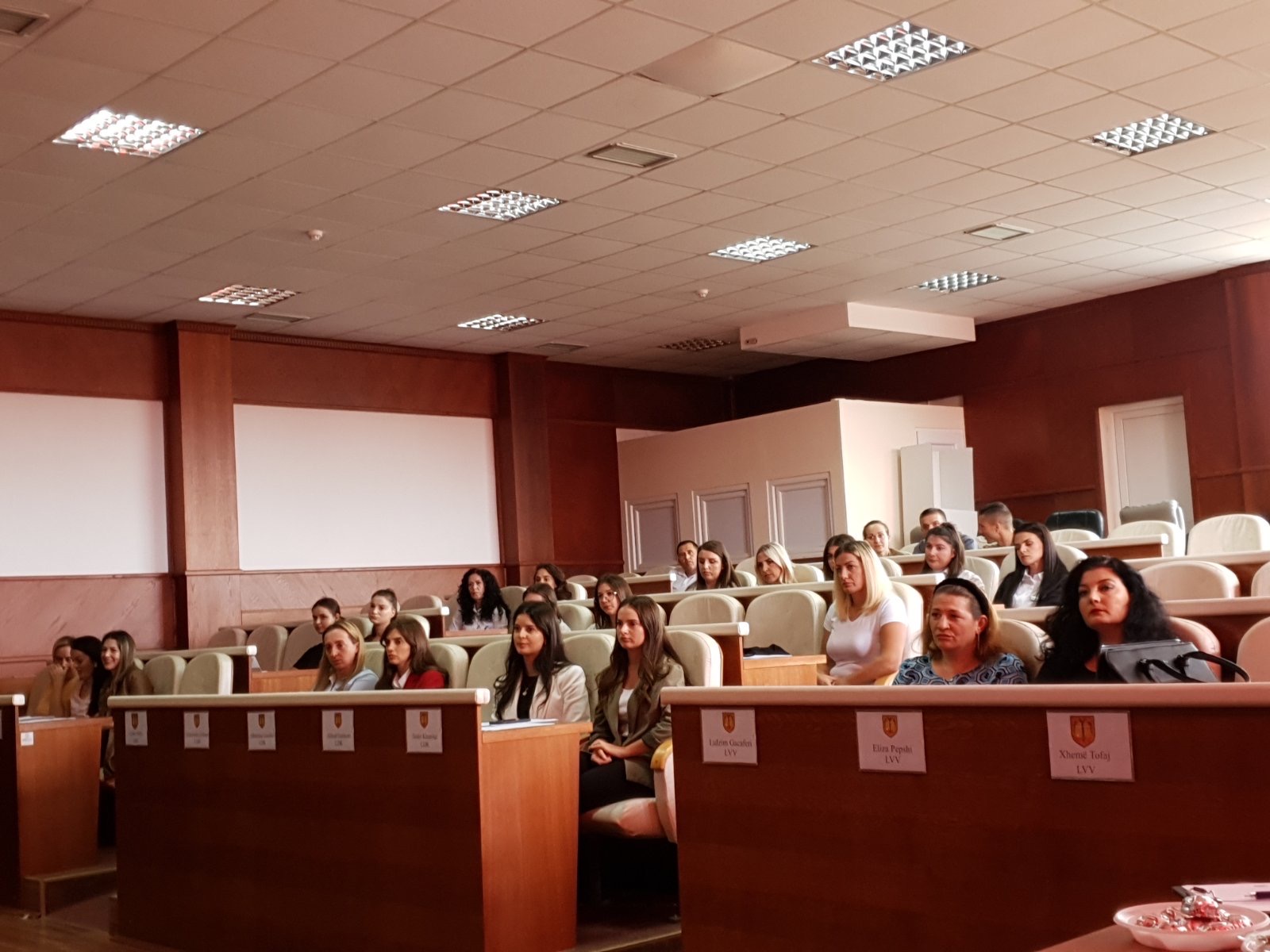 Vazhdon sesioni informues në kuadër të projektit” Përfshirja e Grave në Agrobiznesin e Kosovës – IWKA”. Kësaj radhe sesioni u mbajt ne Komunën e Junikut