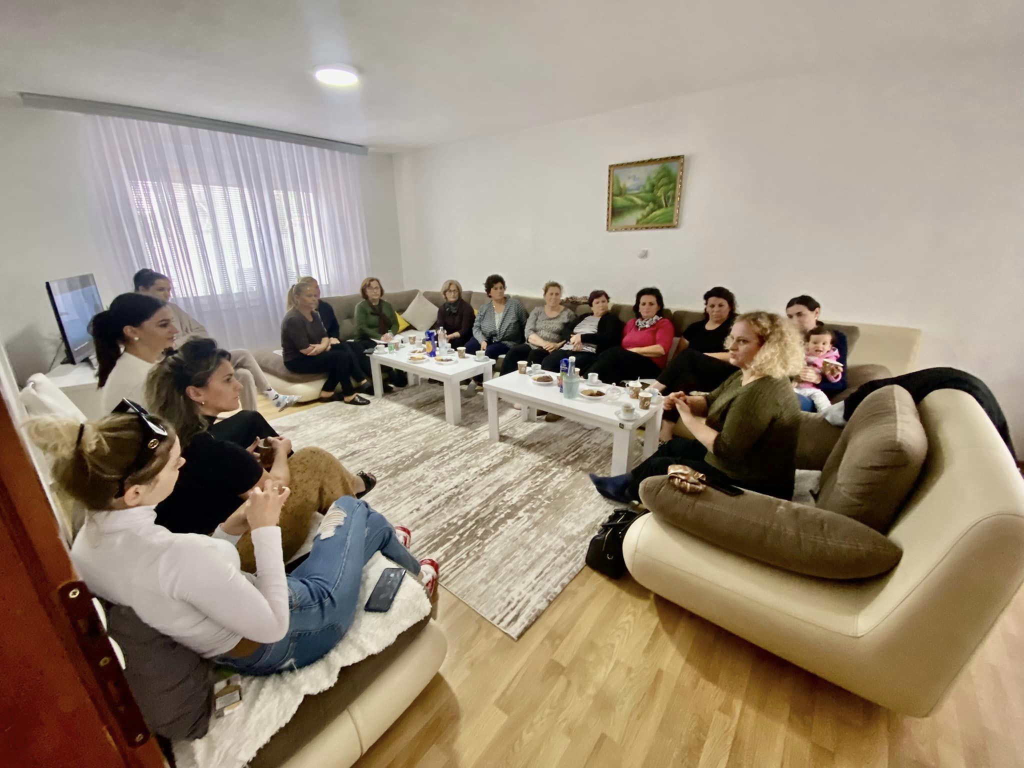 Takim me gratë në fshatrat Maxhunaj dhe Zaskok për të diskutuar me psikologen lidhur me temën “Menaxhimi i stresit”