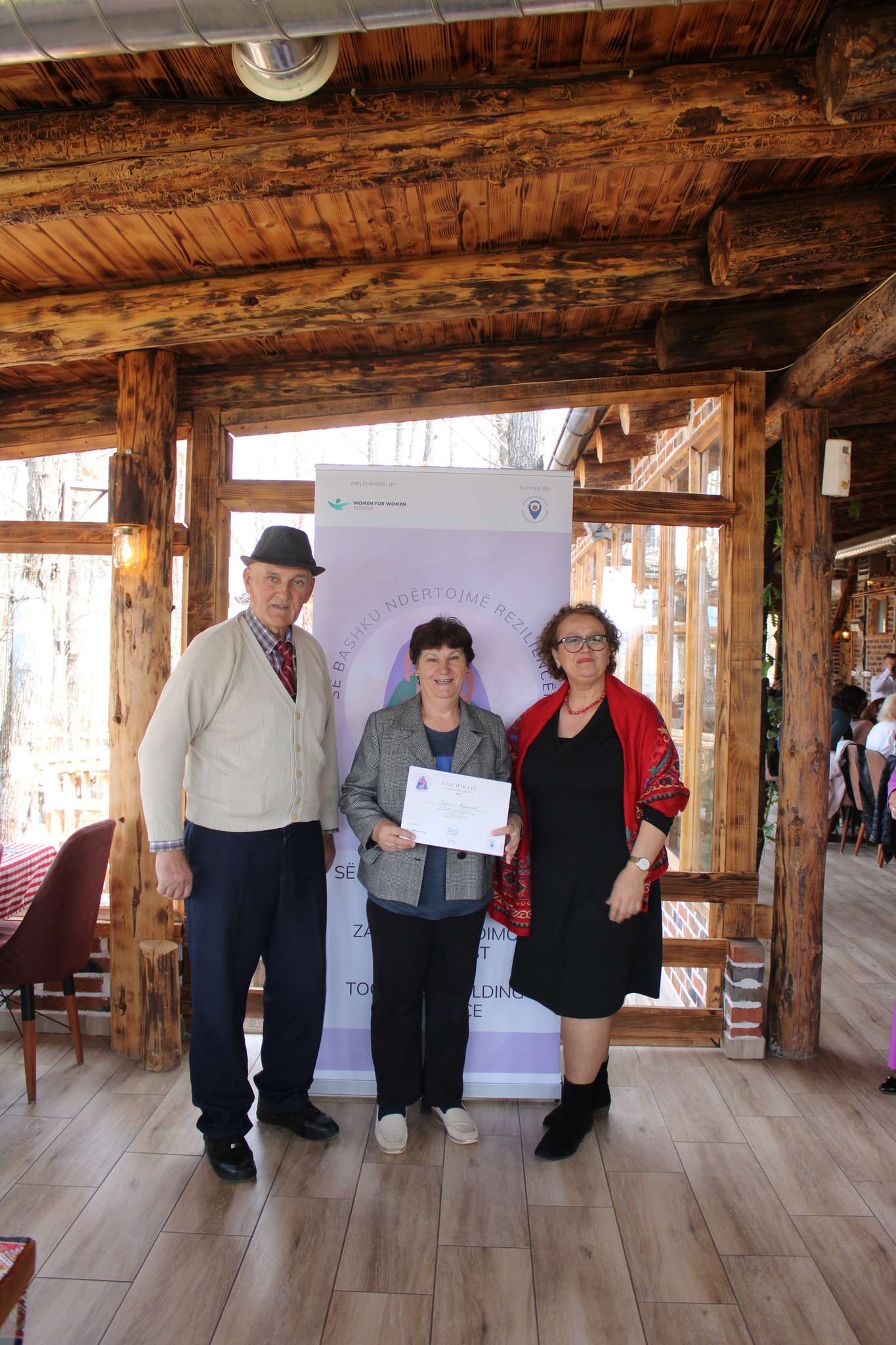 Ceremonia e diplomimit për gratë në fshatin Rahovicë në komunën e Ferizajit