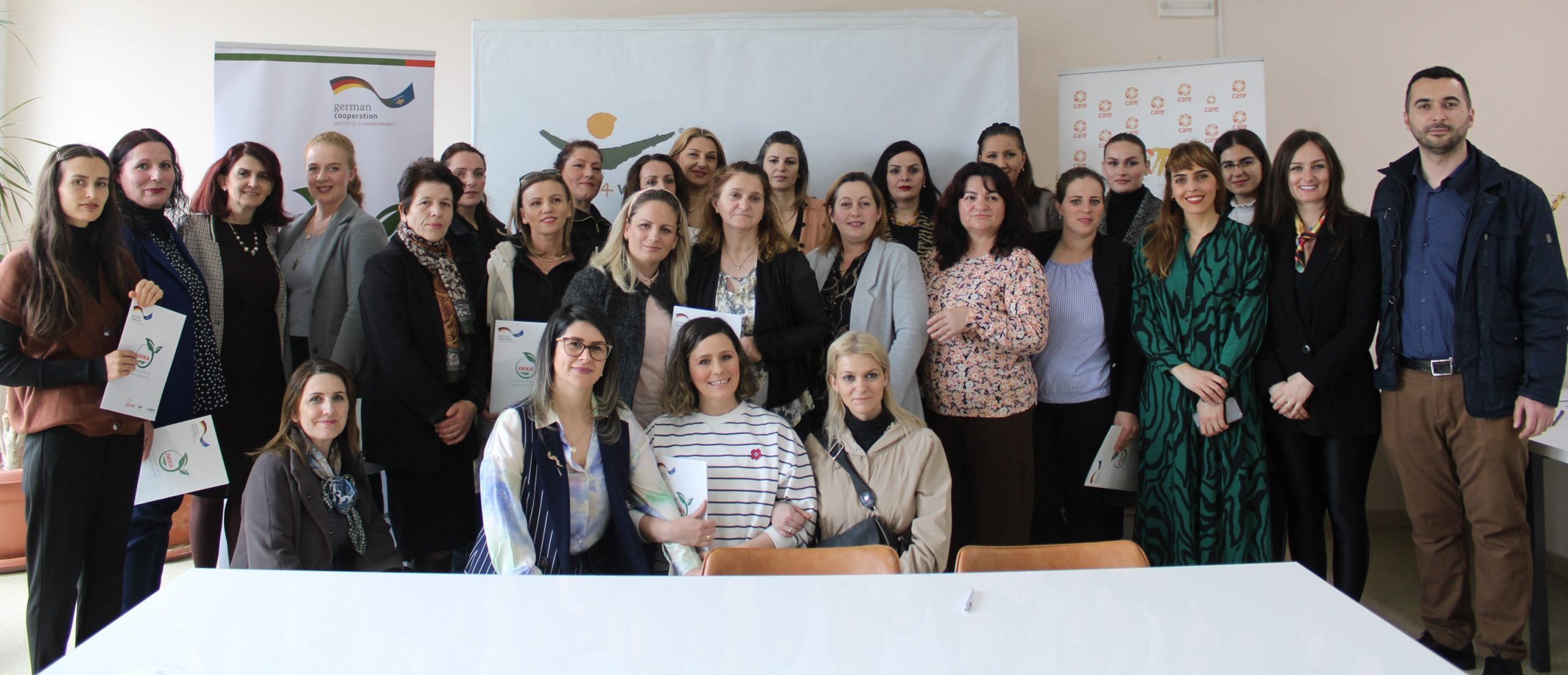 Në kuadër të projektit “IWKA – Përfshirja e grave në agrobiznesin e Kosovës” u nënshkruan kontratat me përfitueset e granitit për bujqësi në Komunën e Prishtinës, Ferizajit, Junikut dhe Graçanicës