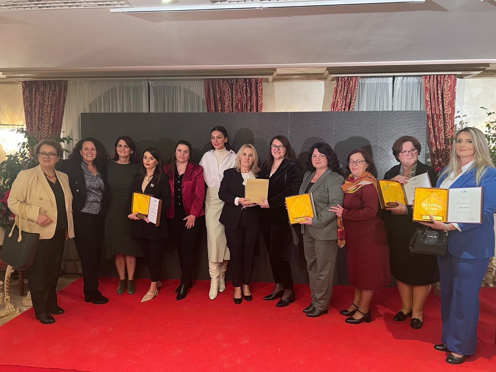 Mbrëmje Nderimi për Gratë që Ndryshojnë Shoqërinë: Çmimi ‘Hyjneshat e Shtetit’