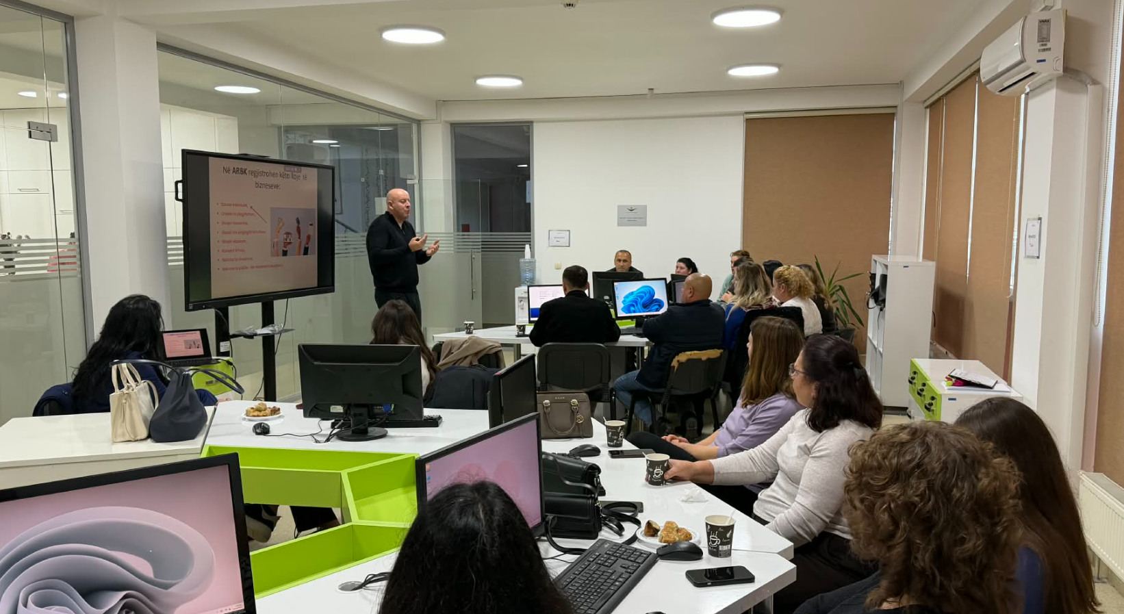 Nga ideja në biznes të qëndrueshëm: Trajnim praktik në inkubatorin e KW4W