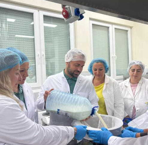 Përvoja e duarve të arta: Përpunimi i produkteve të qumështit në trajnim